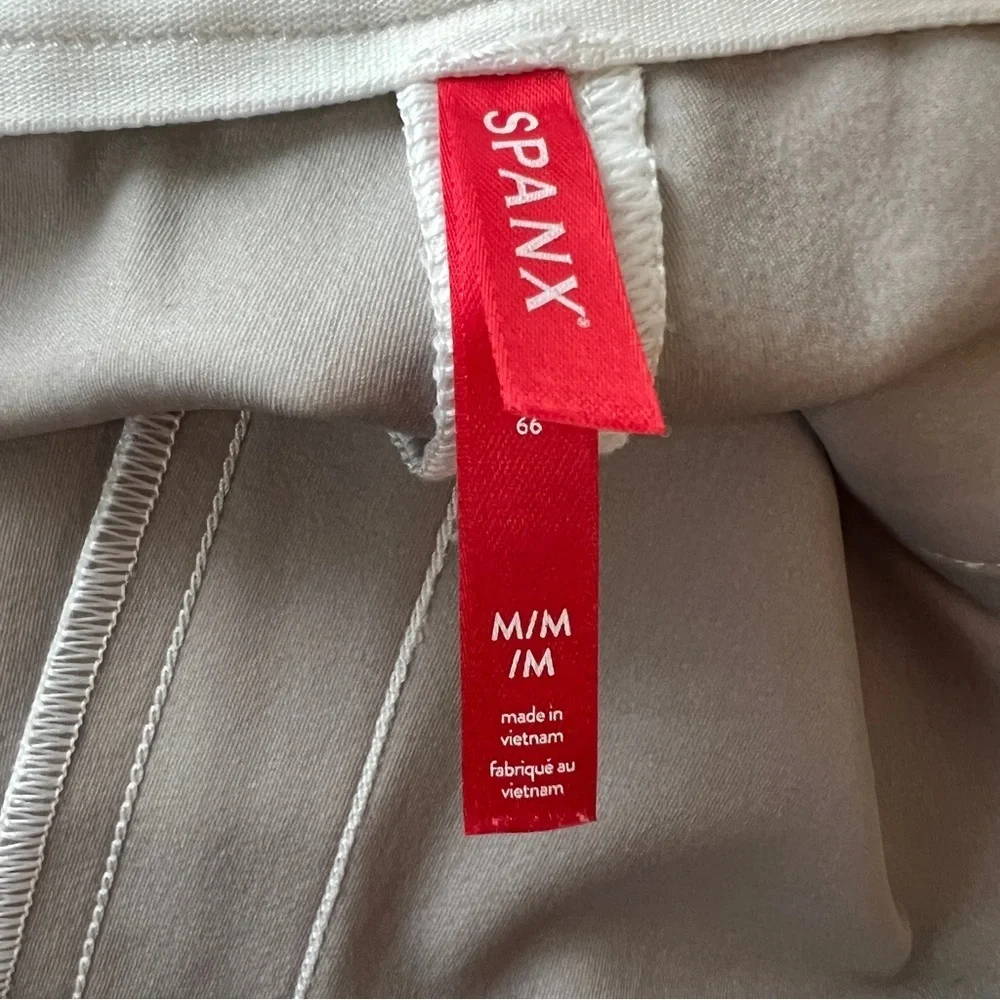 SPANX On the Go Kick Flare Pull On Pants in Classic White Size Medium